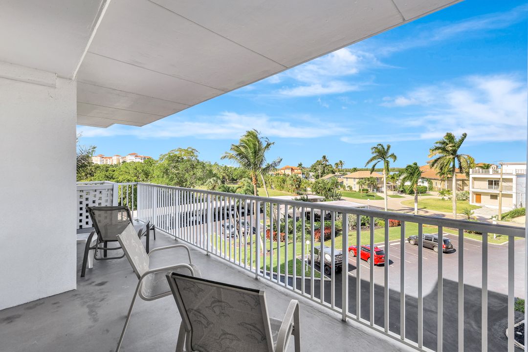 60 W Pelican St #401, Naples, FL 34113
