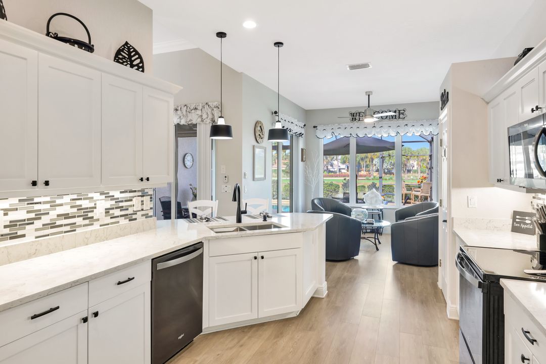 9127 Crystal Ct, Naples, FL 34120