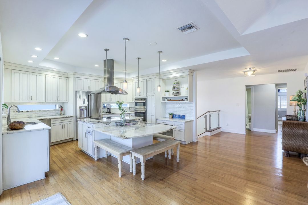 437 Tradewinds Ave, Naples, FL 34108