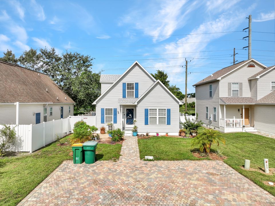 279 Leawood Cir, Naples, FL 34104