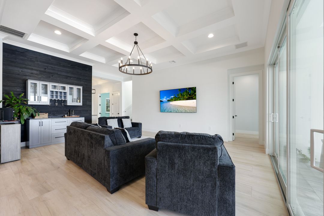 3697 Sapphire Cv Cir, Naples, FL 34114