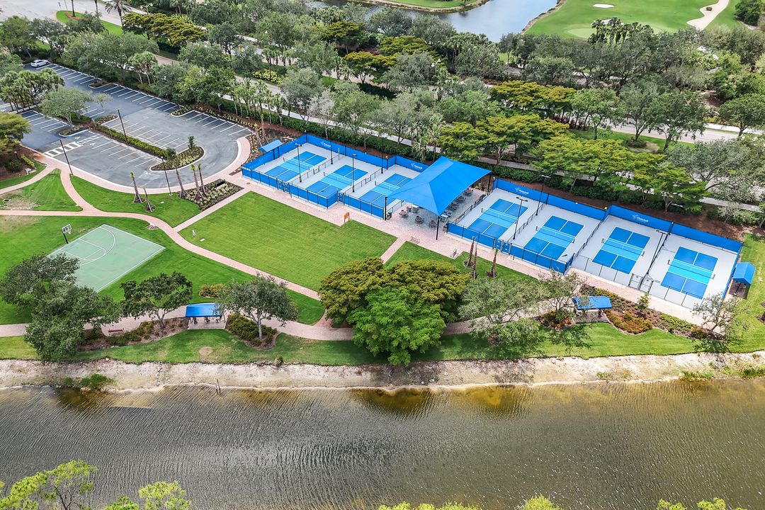 22949 Shady Knoll Dr, Bonita Springs, FL 34135