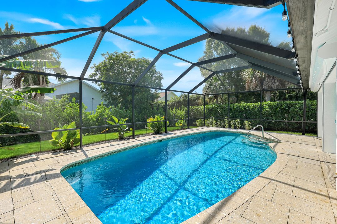 520 Raven Way, Naples, FL 34110