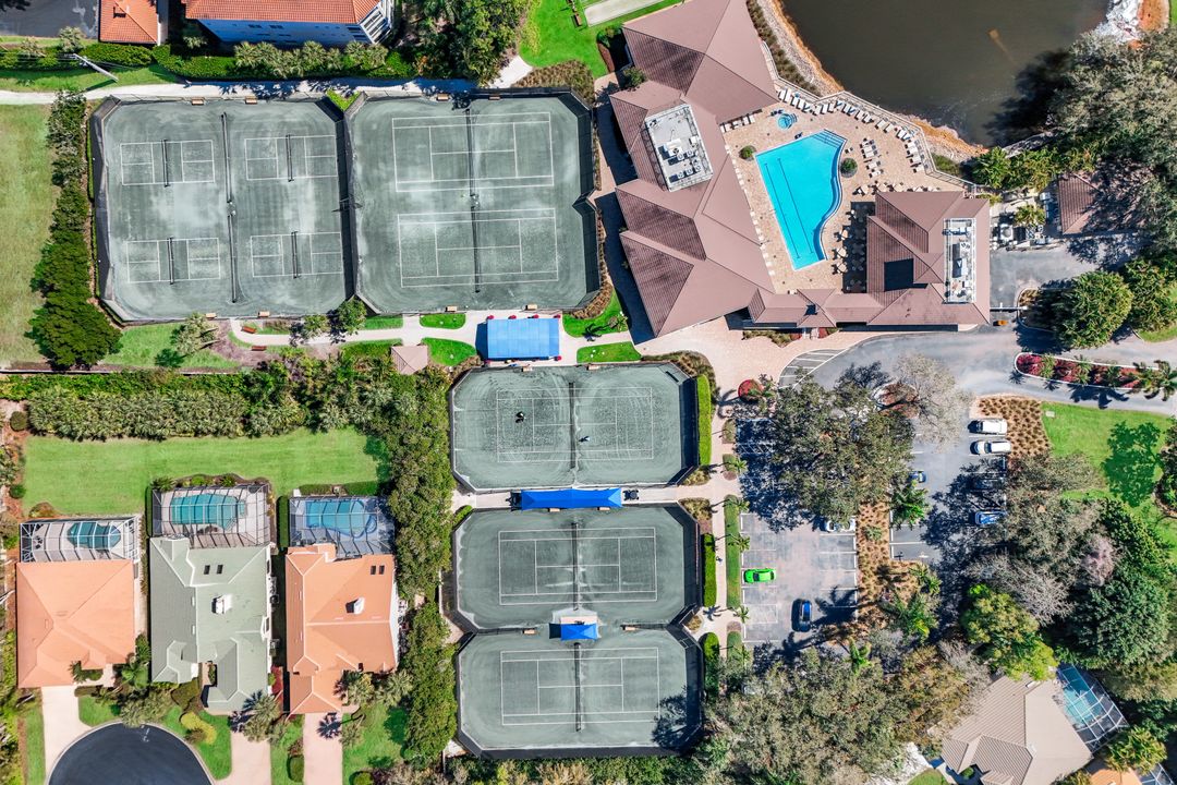 547 Cormorant Cove, Naples, FL 34113