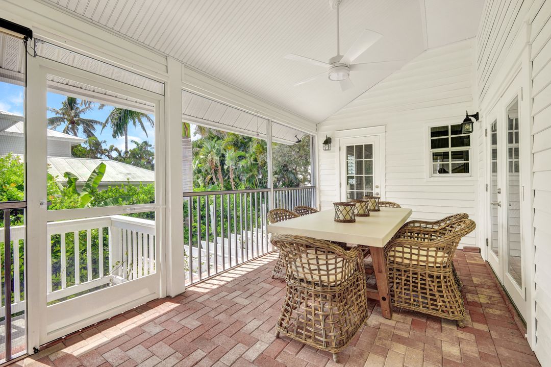 670 8th Ave S, Naples, FL 34102