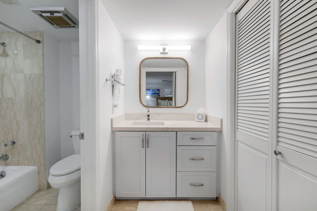 222 Harbour Dr #312, Naples, FL 34103