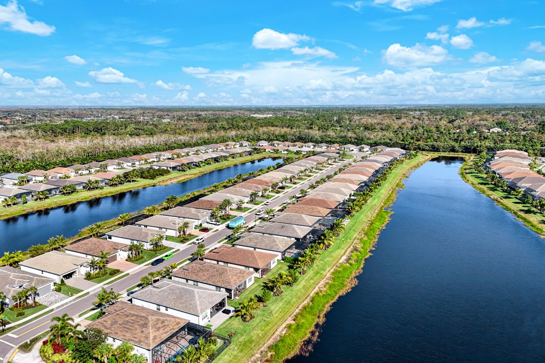 11555 Jacaranda Dr, Naples, FL 34120