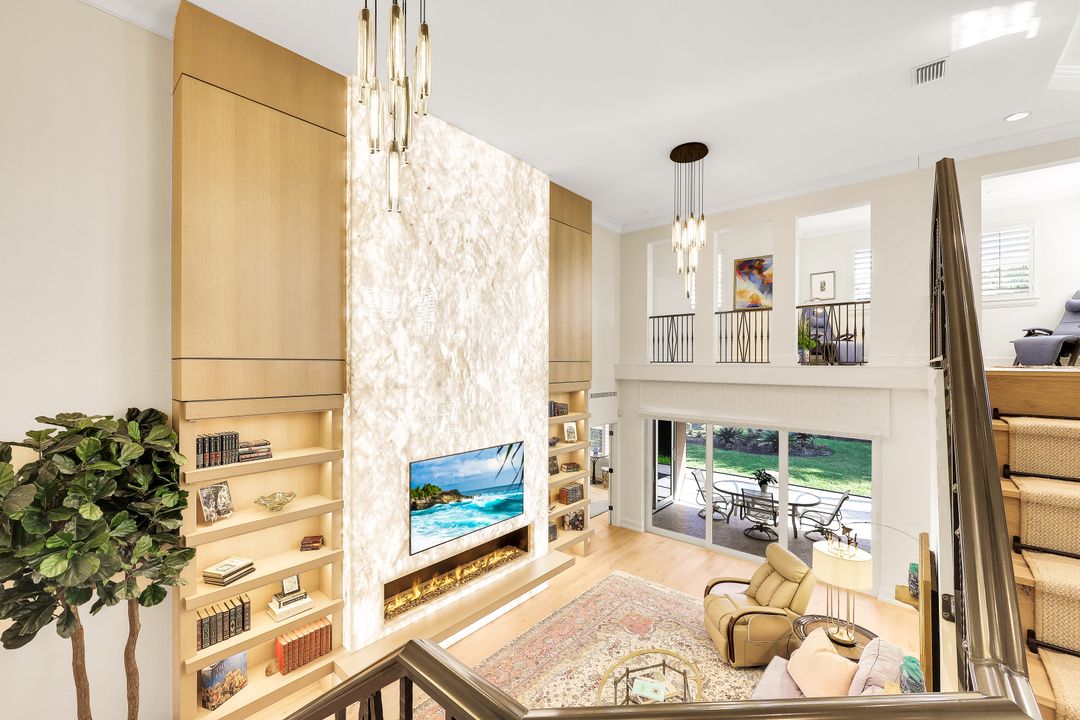 6777 Southern Oak Ct, Naples, FL 34109