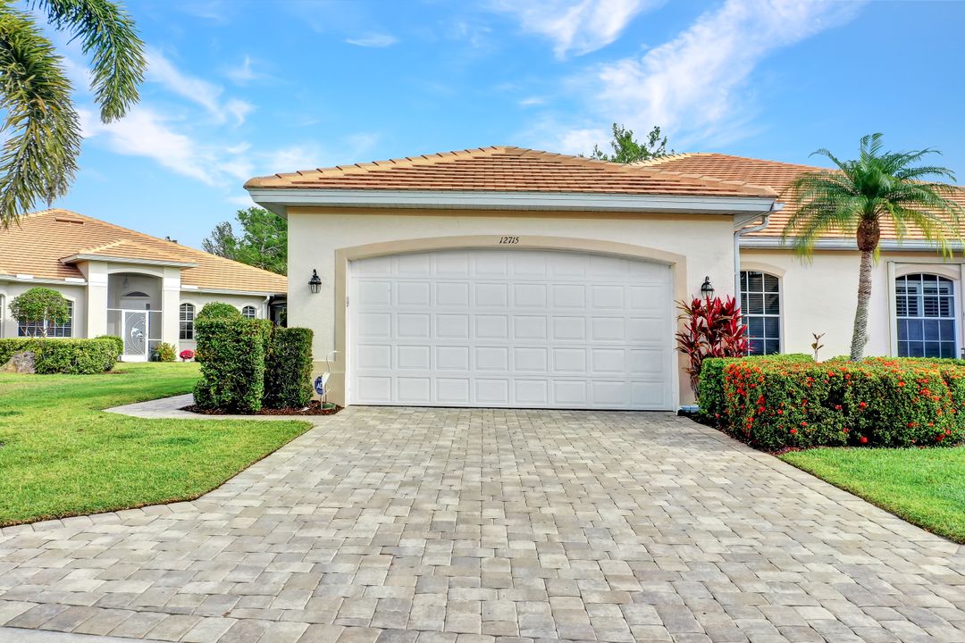 12715 Fox Ridge Dr, Bonita Springs, FL 34135