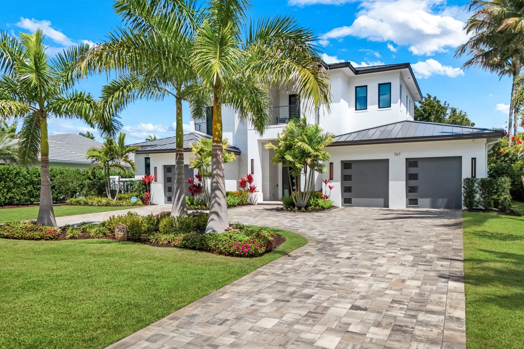 767 Park Shore Dr, Naples, FL 34103