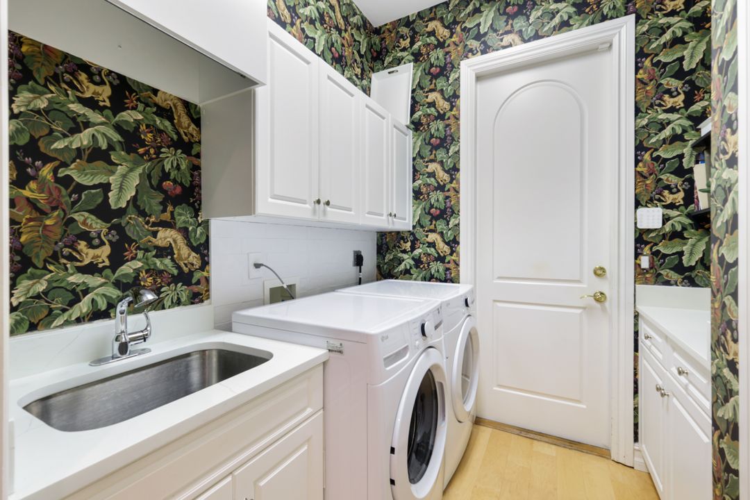 602 Springline Dr, Naples, FL 34102