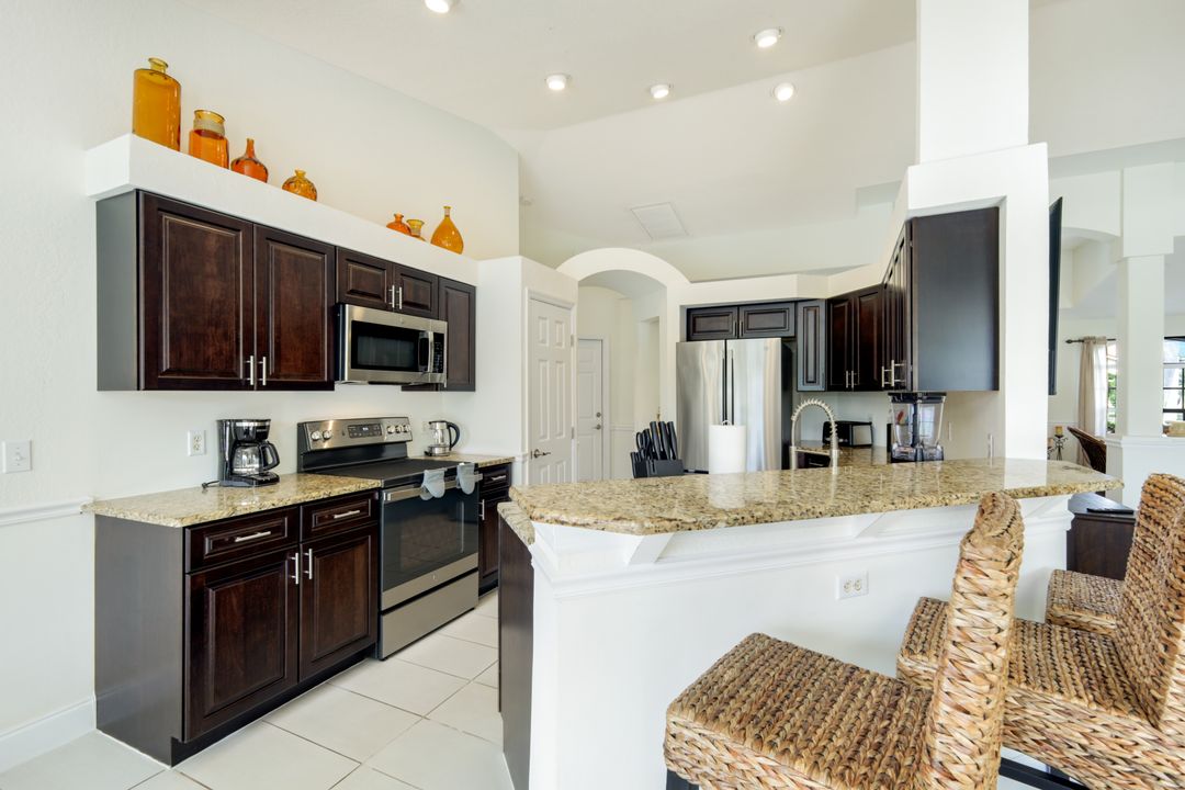 1058 SW 57th St, Cape Coral, FL 33914