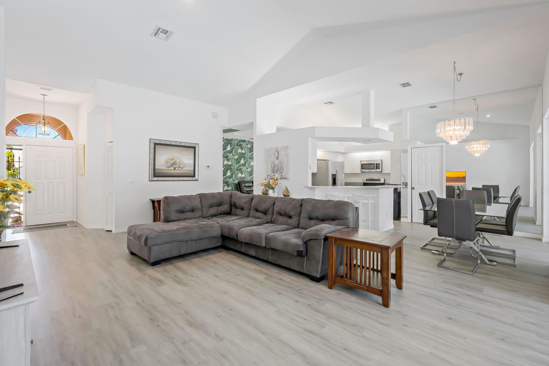 6785 Berwick Pl, Naples, FL 34104