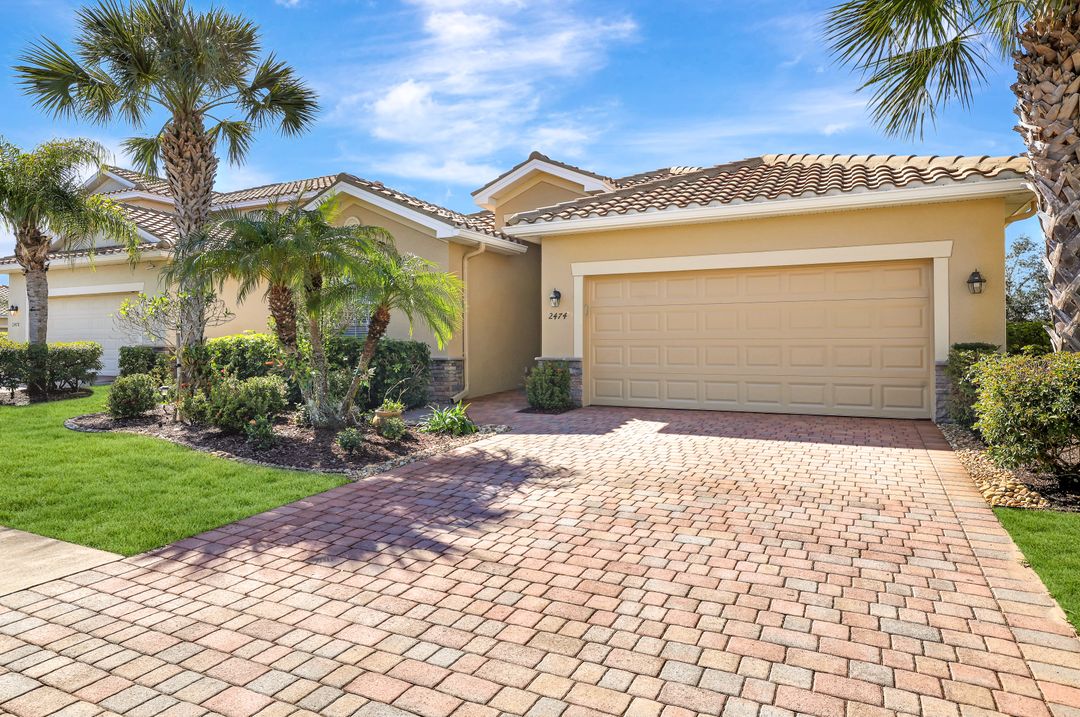 2474 Heydon Cir E, Naples, FL 34120