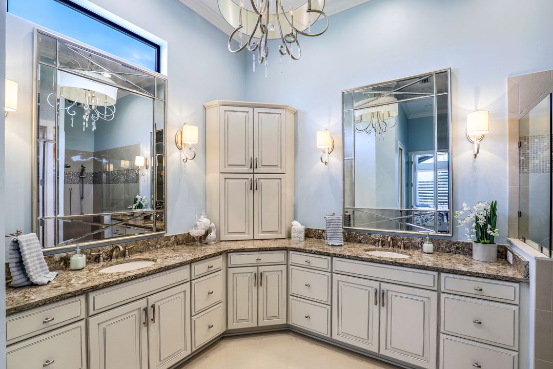 9287 Rialto Ln, Naples, FL 34119