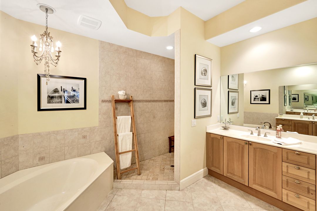 9002 Cascada Way #102, Naples, FL 34114