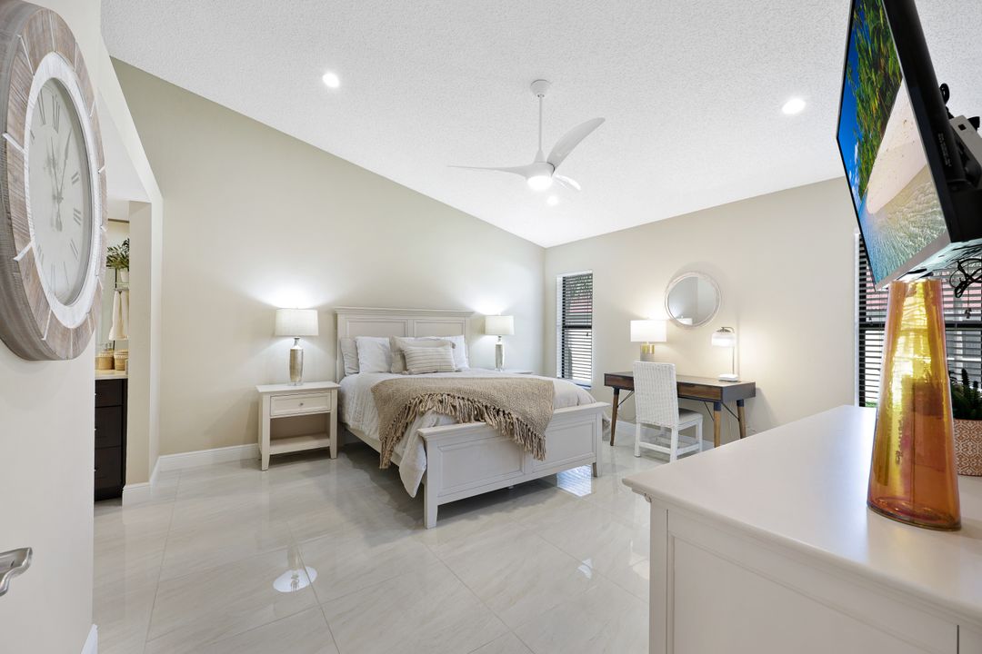 613 Serendipity Dr, Naples, FL 34108