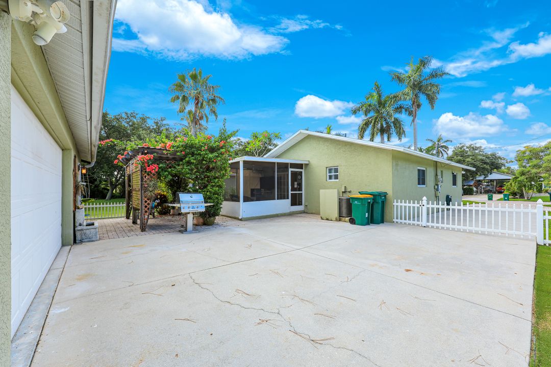 2385 Sunset Ave, Naples, FL 34112
