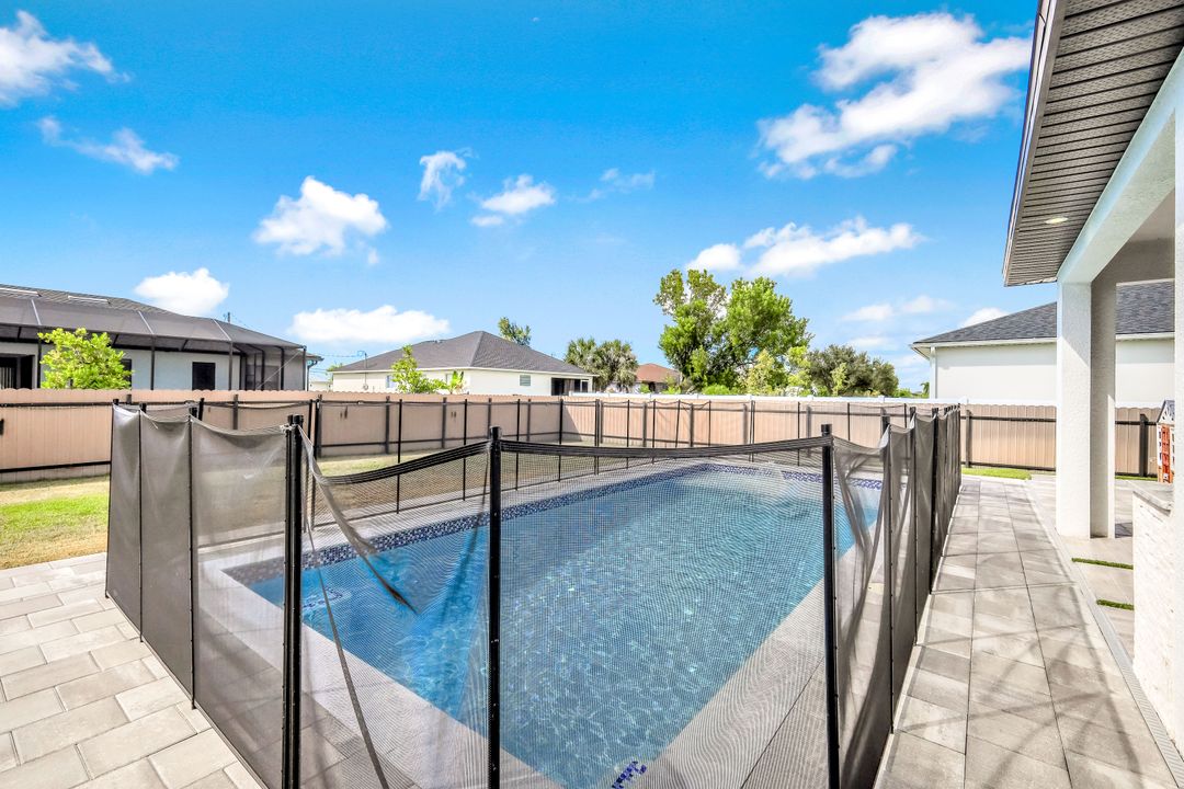 502 SW 25th Pl, Cape Coral, FL 33991