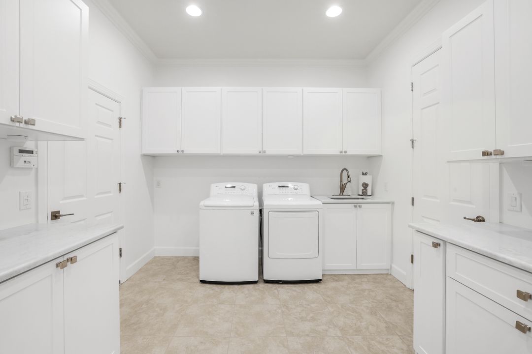 9266 Quarry Dr, Naples, FL 34120