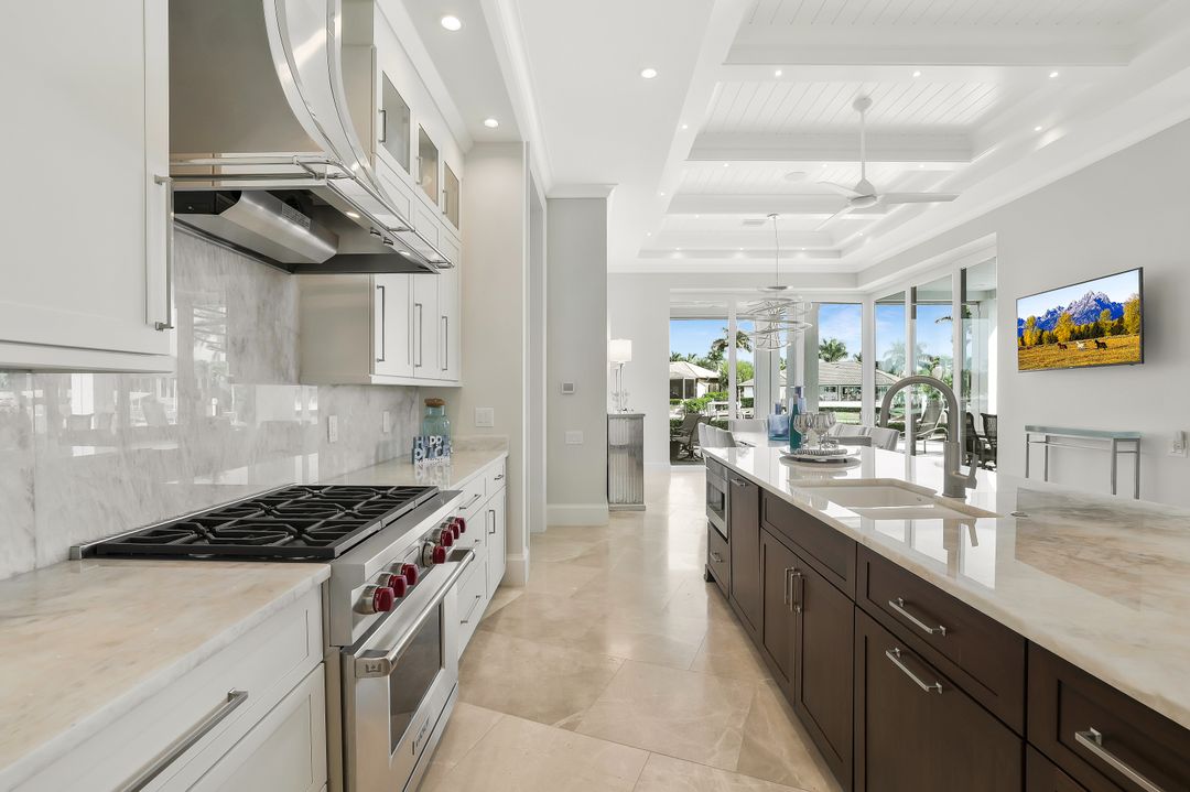 689 Pelican Ct, Marco Island, FL 34145