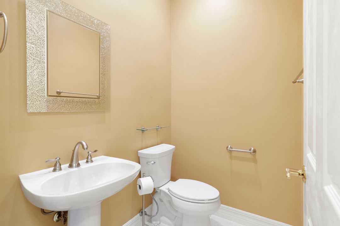 2032 Castle Garden Ln, Naples, FL 34110