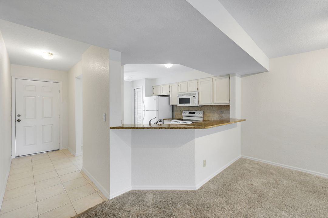 9850 Victoria Ln #205, Naples, FL 34109