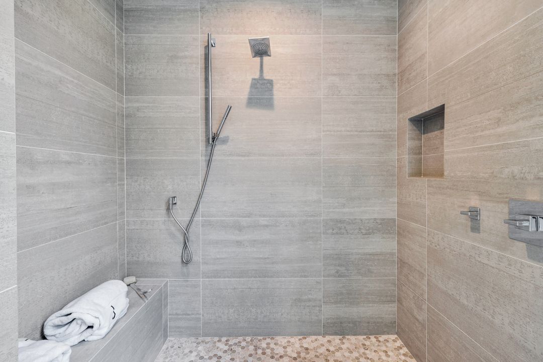335 Banyan Blvd, Naples, FL 34102