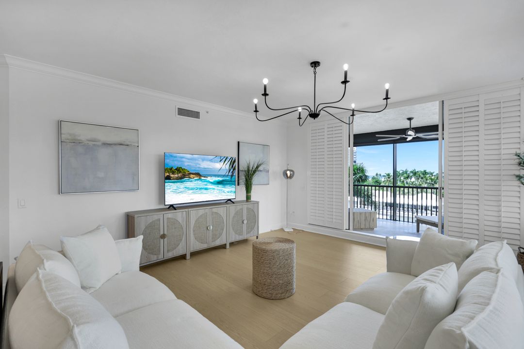 8720 Bay Colony Dr #404, Naples, FL 34108
