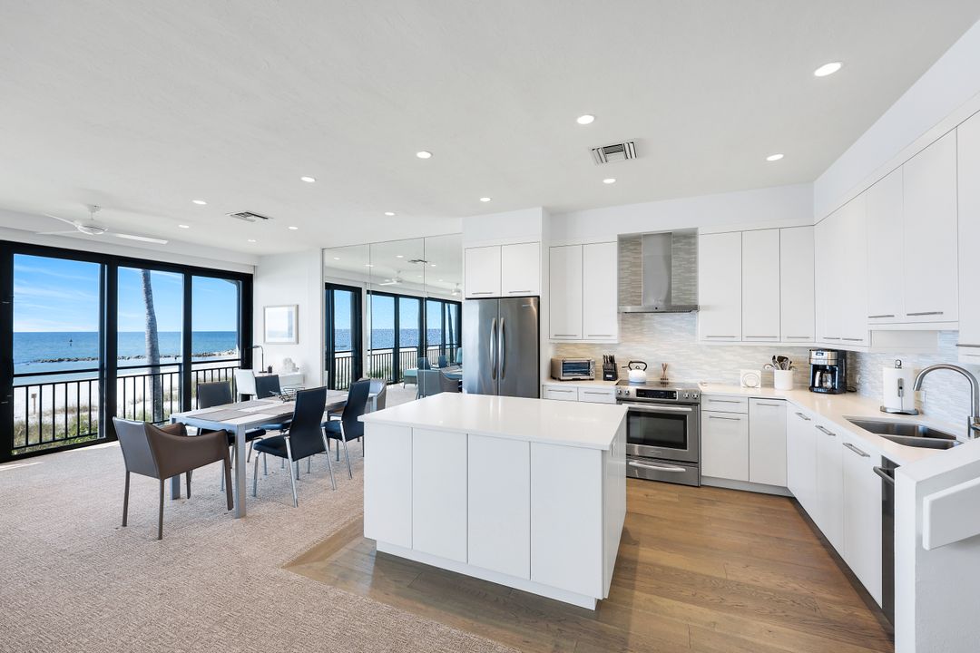 2211 Gulf Shore Blvd N #C4, Naples, FL 34102