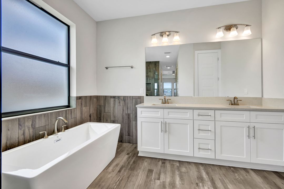 3527 SW 4th Ln, Cape Coral, FL 33991