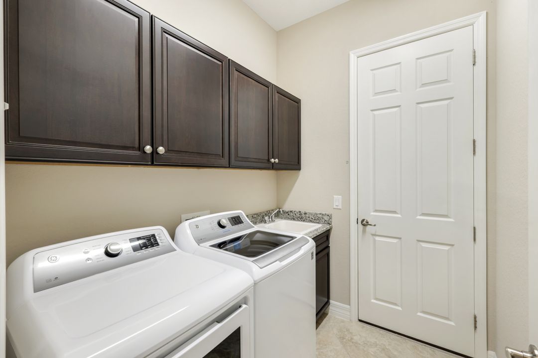 1839 Mustique St, Naples, FL 34120