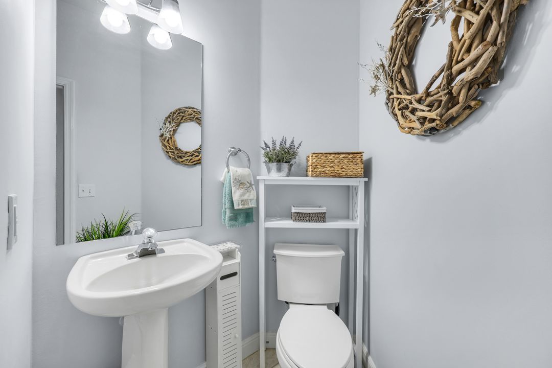 2110 Cay Lagoon Dr #122, Naples, FL 34109