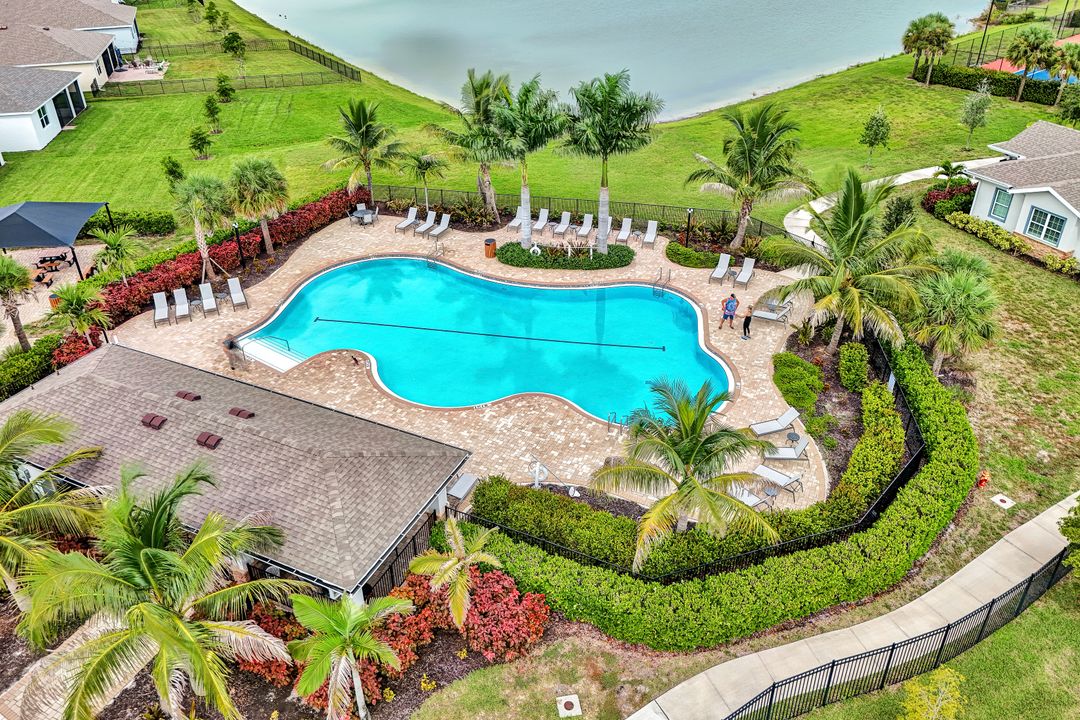 447 Spg Hl Lk Lp, Cape Coral, FL 33993