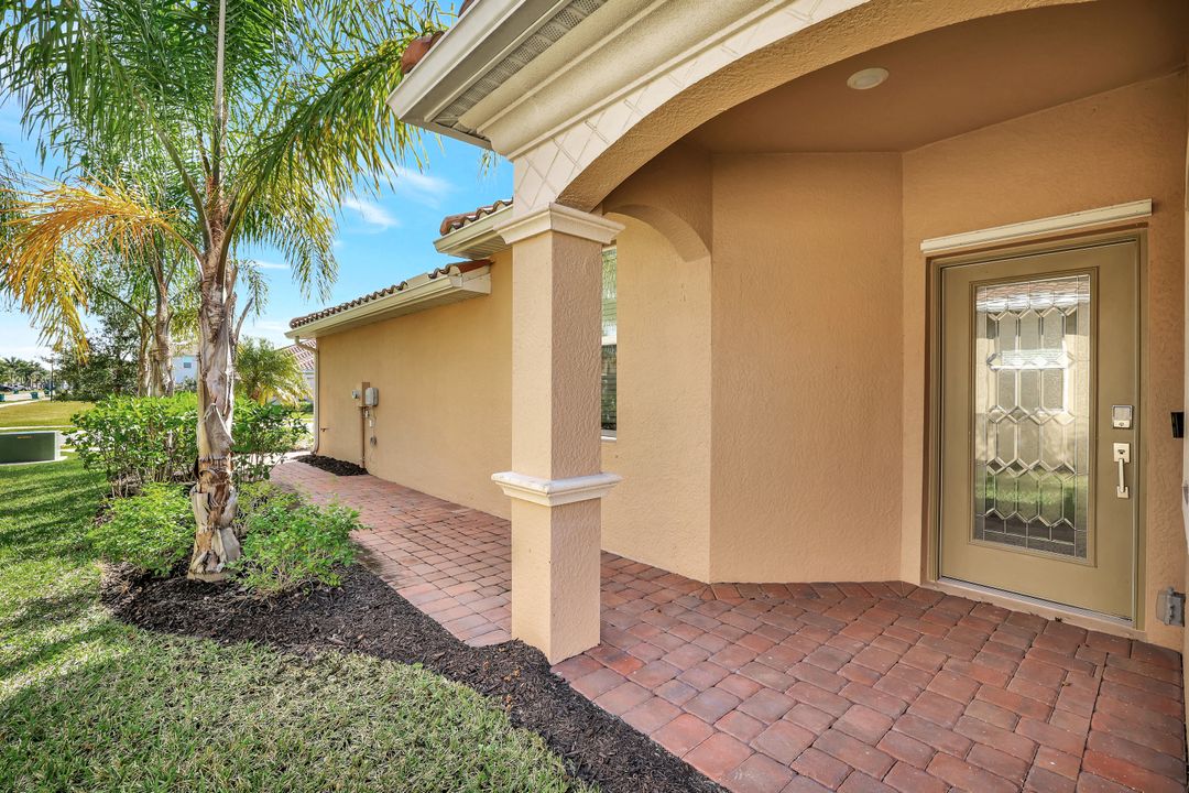 2567 Vine Ave, Naples, FL 34120