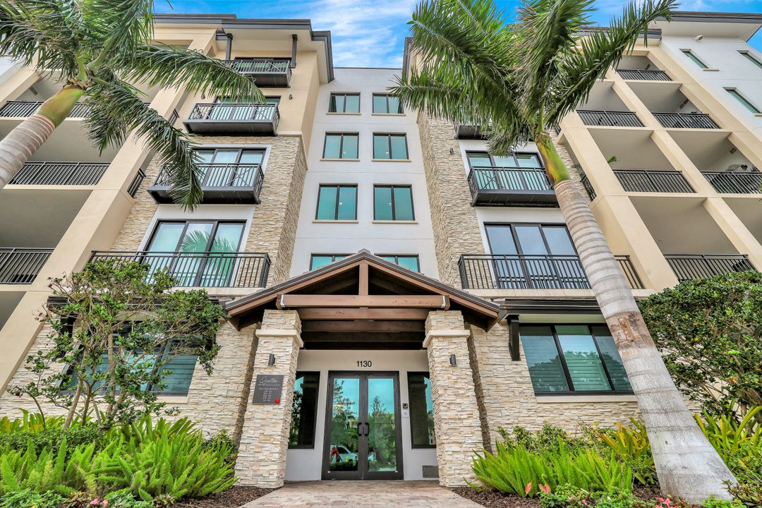 1130 3rd Ave S #211, Naples, FL 34102