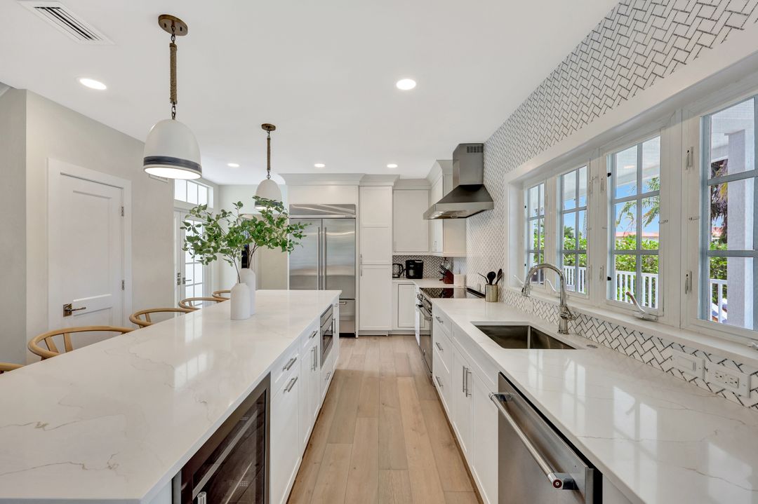 1500 Pelican Ave, Naples, FL 34102