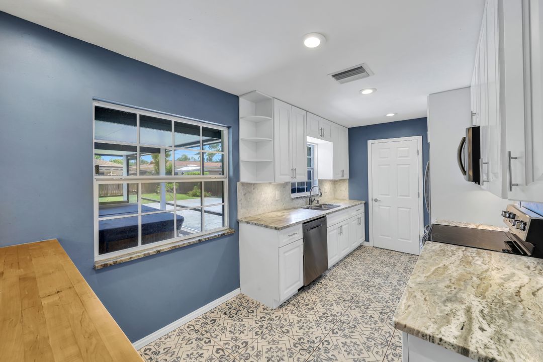 3950 Mohawk Pl, Naples, FL 34112