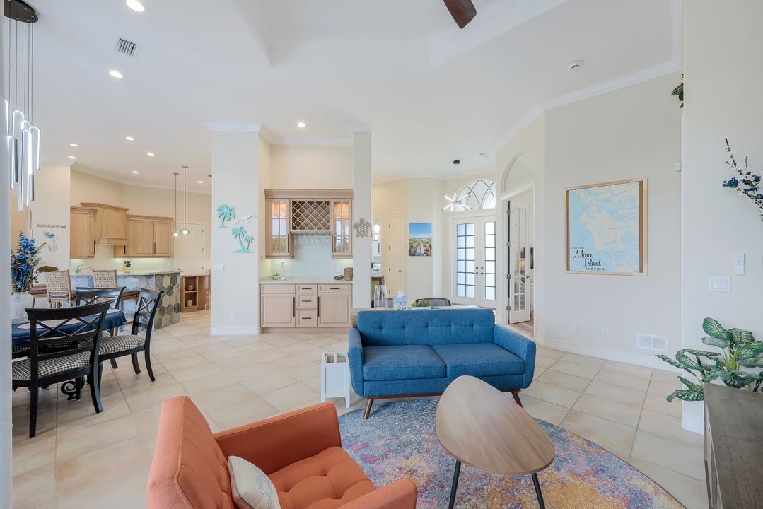 458 Spinnaker Dr, Marco Island, FL 34145
