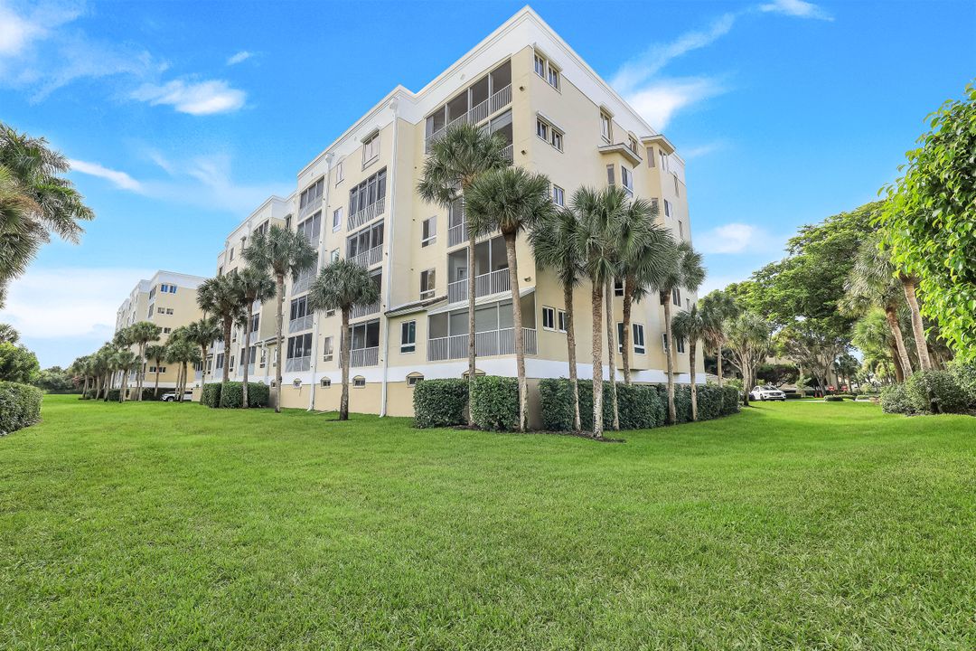 7655 Pebble Creek Cir #404, Naples, FL 34108