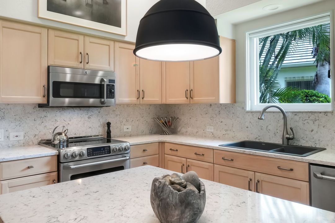 23151 Foxberry Ln, Bonita Springs, FL 34135