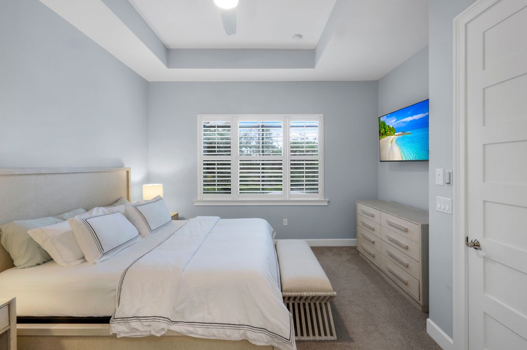 6392 Arriba Ave, Naples, FL 34113