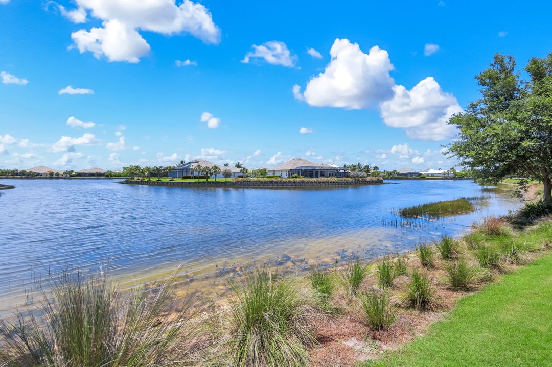 6259 Lightbourn Wy, Naples, FL 34113