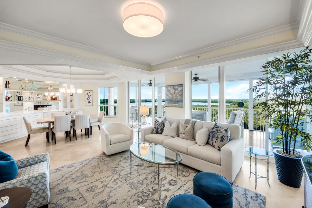 295 Grande Way #304, Naples, FL 34110