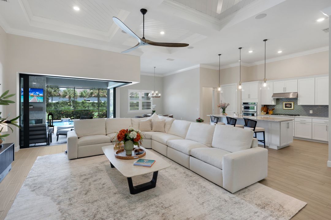 9151 Snowy Owl Wy, Naples, FL 34120