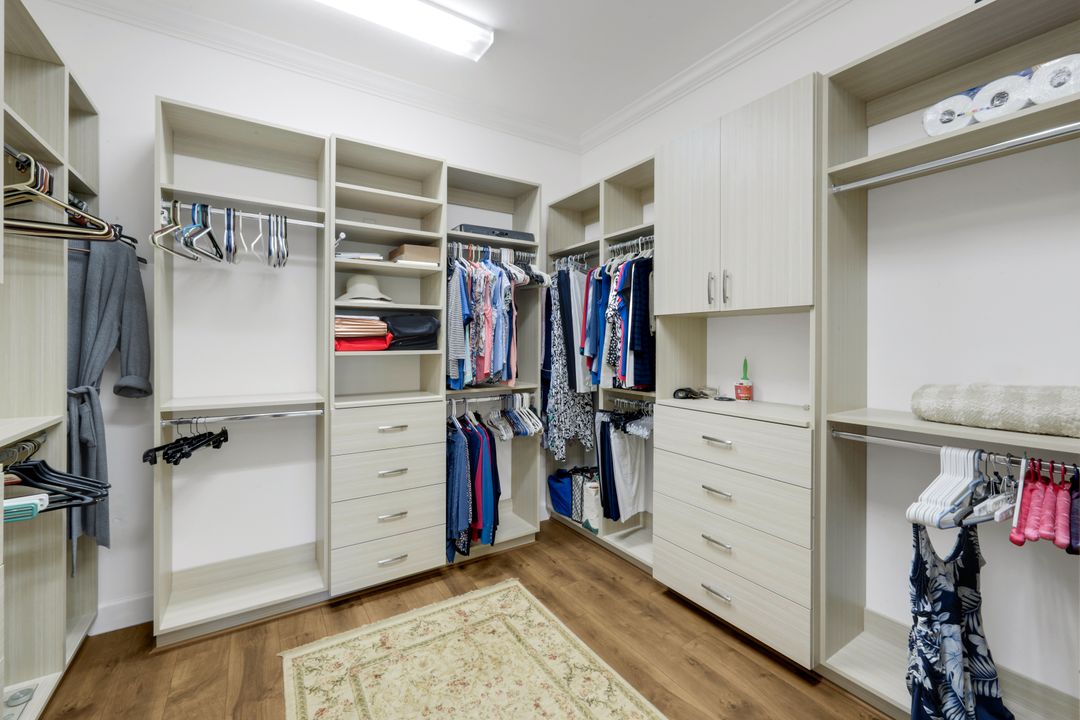 8362 Viale Cir, Naples, FL 34114