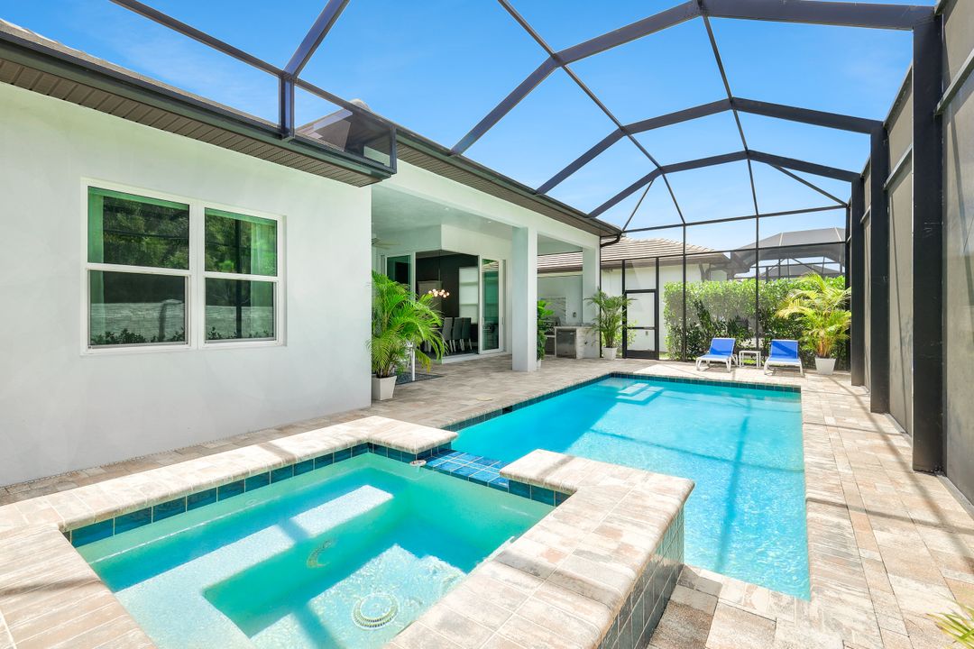 3754 Sapphire Cv Cir, Naples, FL 34114