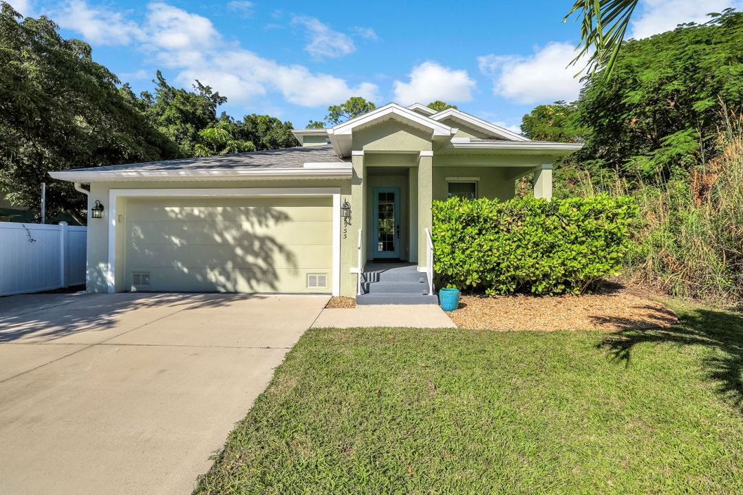 2955 Pine Tree Dr, Naples, FL 34112