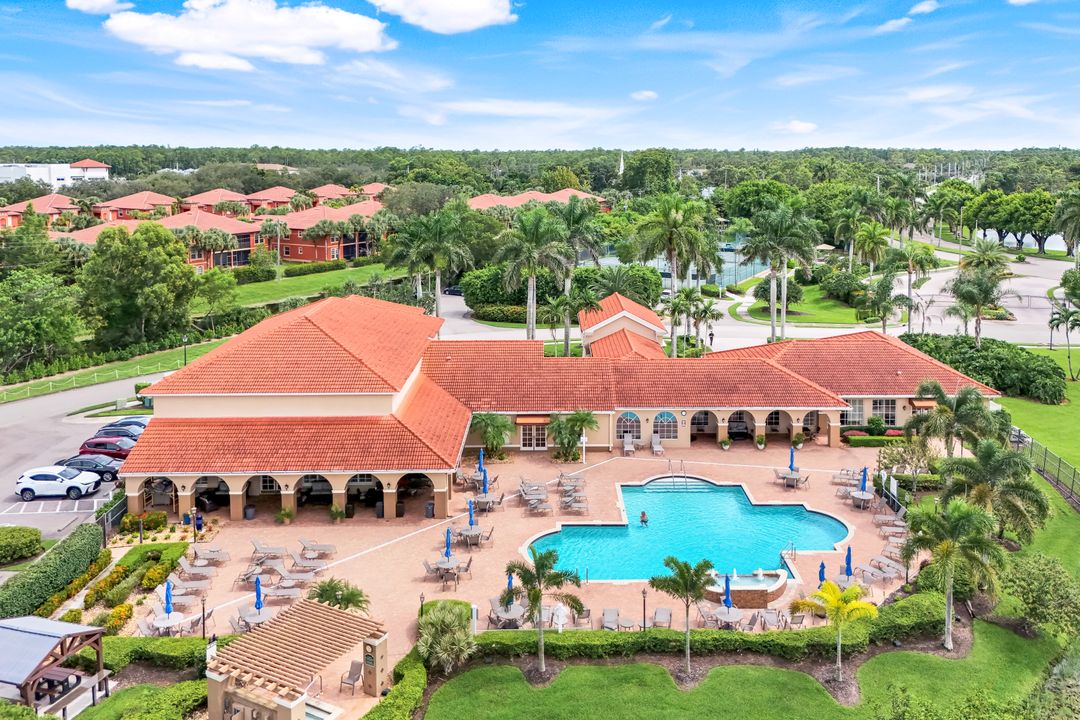 6635 Huntington Lakes Cir #202, Naples, FL 34119