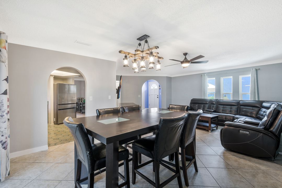 3926 Country Club Blvd, Cape Coral, FL 33904